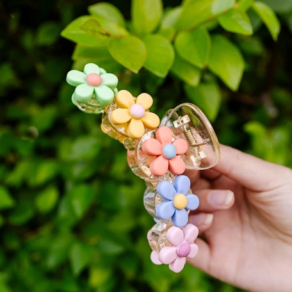 💥BUY 2 GET 1 FREE Pastel blossom claw clip by The Darling Effect, Retail $13.99 - Picture 1 of 11